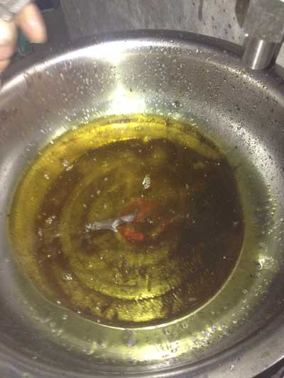 主油箱沖洗出來雜質(zhì)